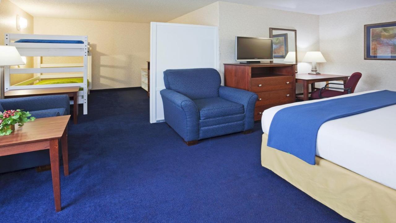 Holiday Inn Express Deforest By Ihg Dış mekan fotoğraf