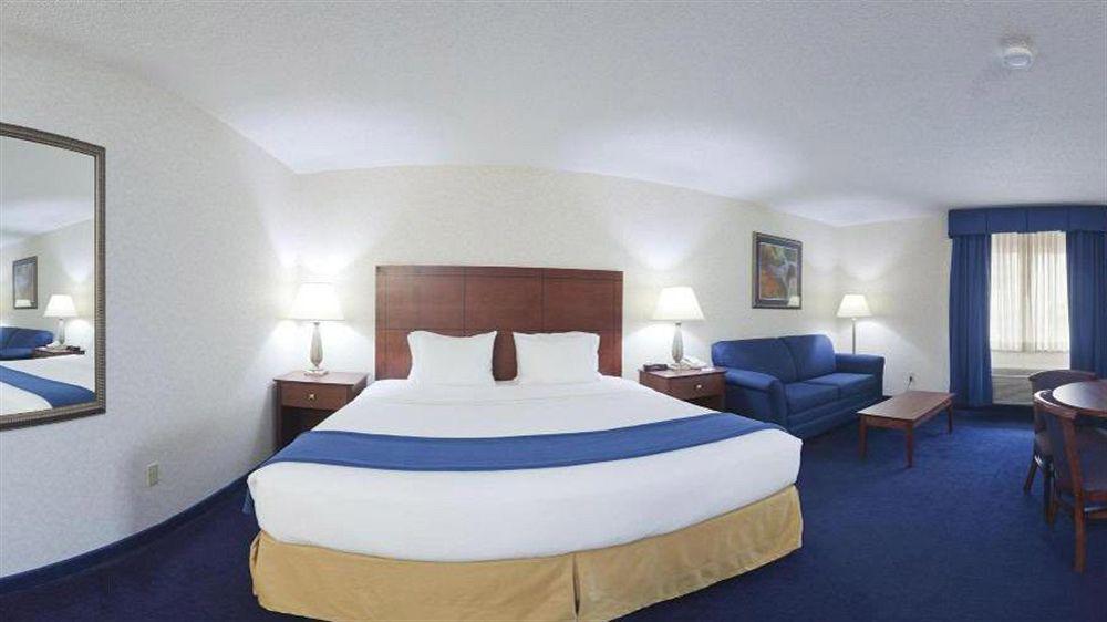 Holiday Inn Express Deforest By Ihg Dış mekan fotoğraf
