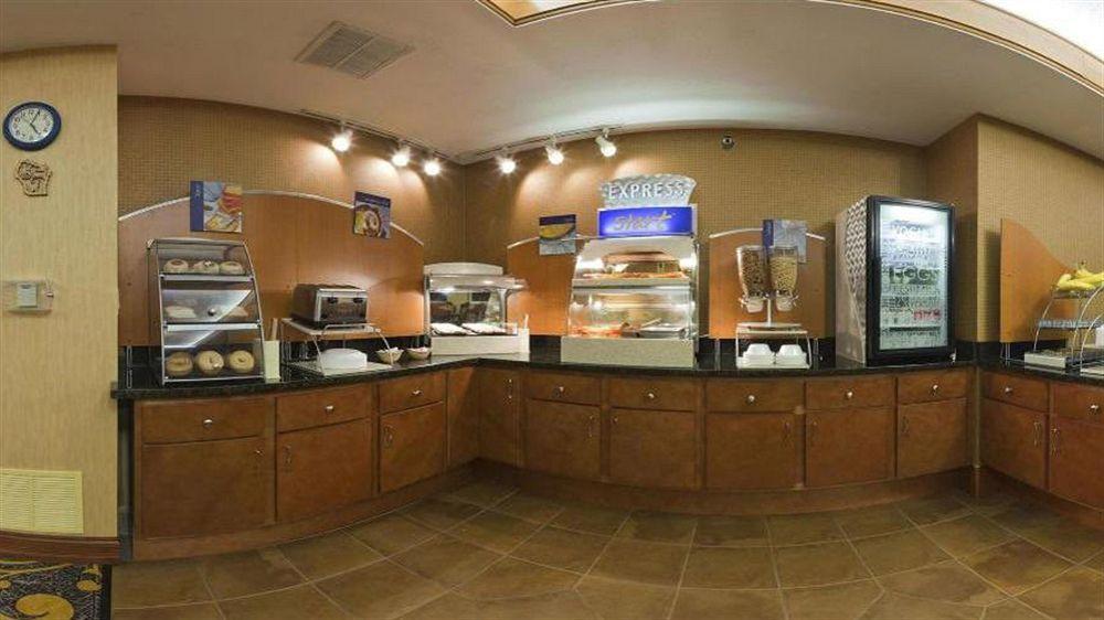 Holiday Inn Express Deforest By Ihg Dış mekan fotoğraf