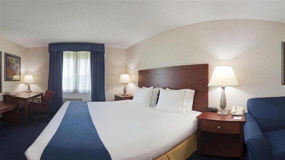 Holiday Inn Express Deforest By Ihg Dış mekan fotoğraf