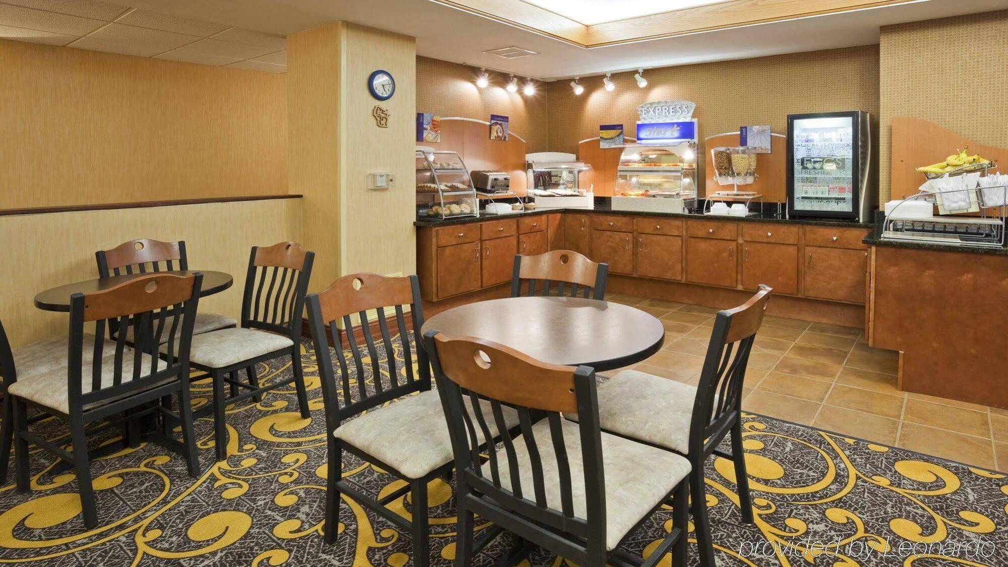 Holiday Inn Express Deforest By Ihg Dış mekan fotoğraf