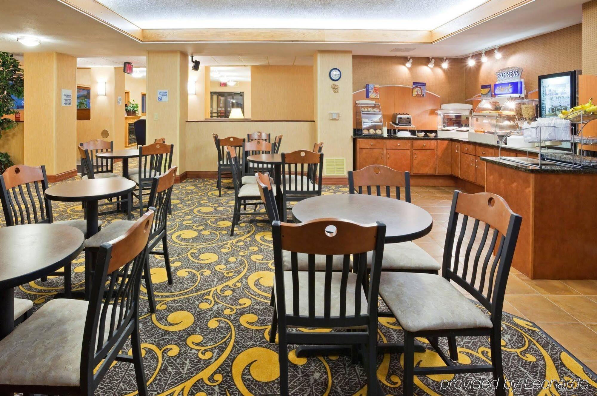 Holiday Inn Express Deforest By Ihg Dış mekan fotoğraf