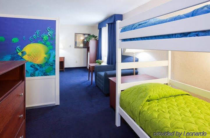 Holiday Inn Express Deforest By Ihg Dış mekan fotoğraf